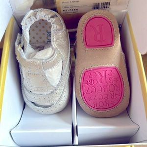 Robeez baby shoes new in box!!